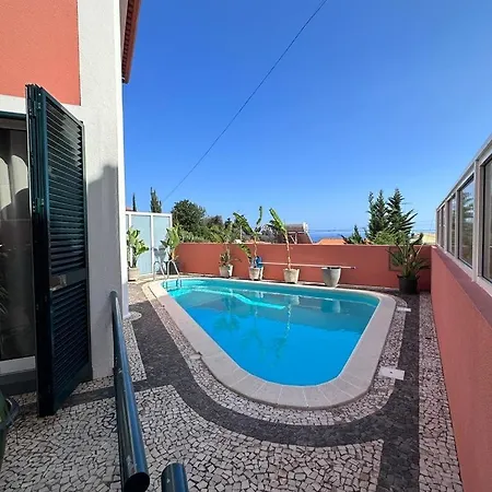 Valhalla Private Heated Swimming-pool