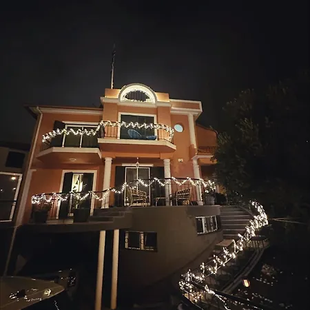 Villa Valhalla Private Heated Swimming-pool