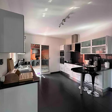 Valhalla Private Heated Swimming-pool Villa *