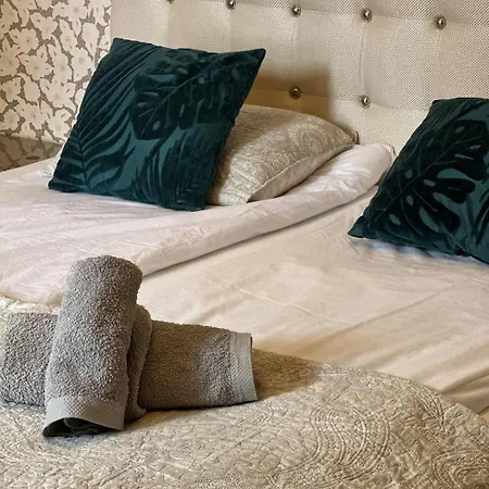 Valhalla Private Heated Swimming-pool *