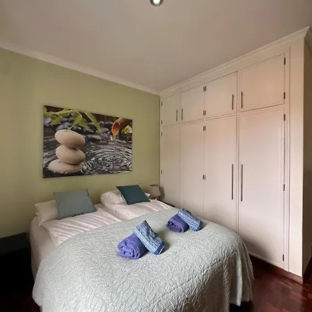 Valhalla Private Heated Swimming-pool *