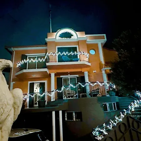 Valhalla Private Heated Swimming-pool