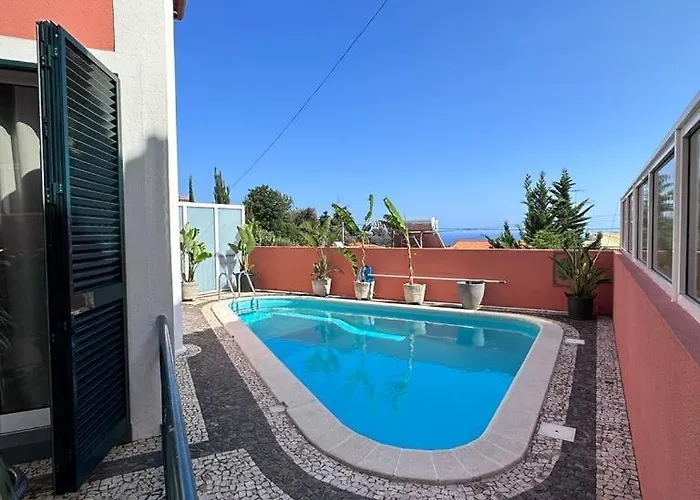 Valhalla Private Heated Swimming-pool