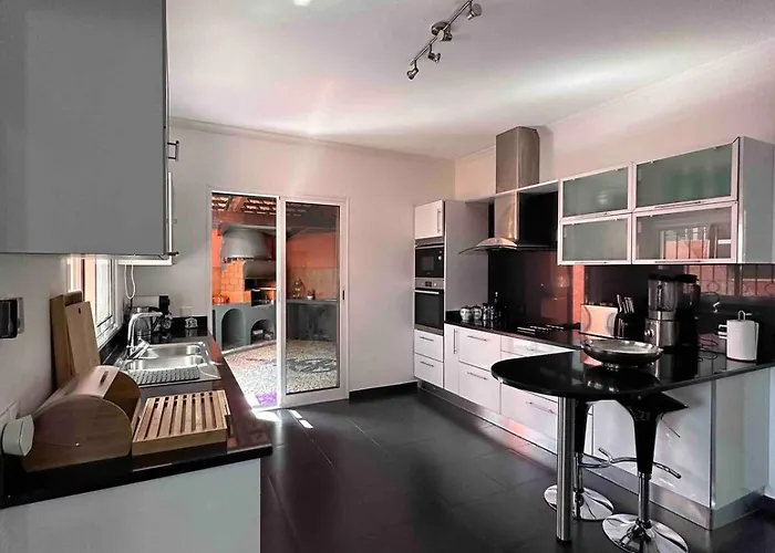 Valhalla Private Heated Swimming-pool Villa *