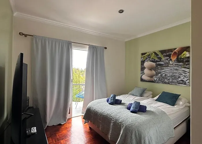 Valhalla Private Heated Swimming-pool