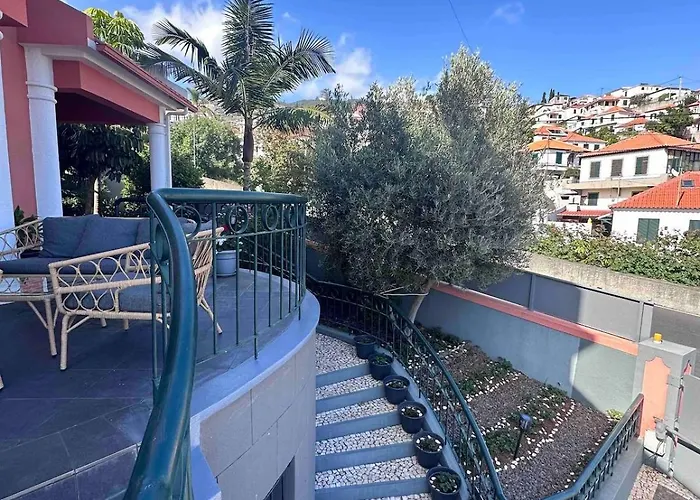 Valhalla Private Heated Swimming-pool