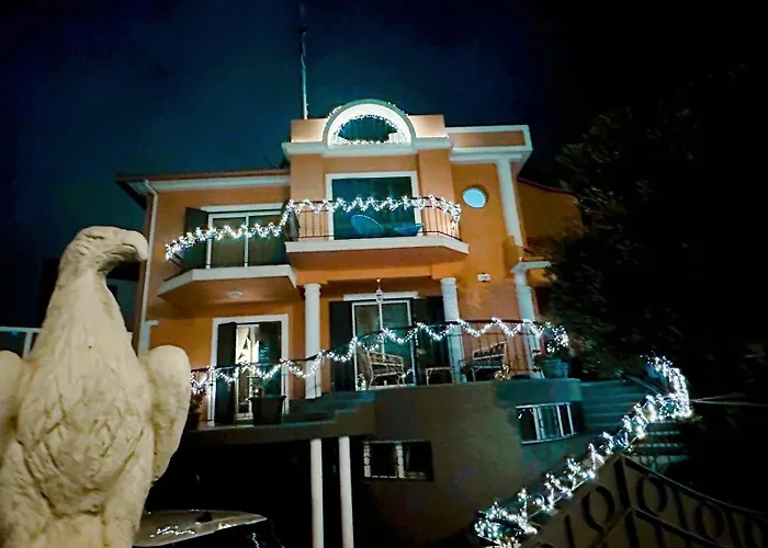 Valhalla Private Heated Swimming-pool